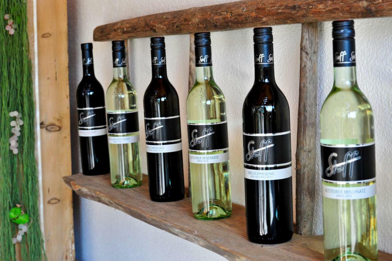 Weingut Stoff Bed & Breakfast Китцек им Заусал Екстериор снимка