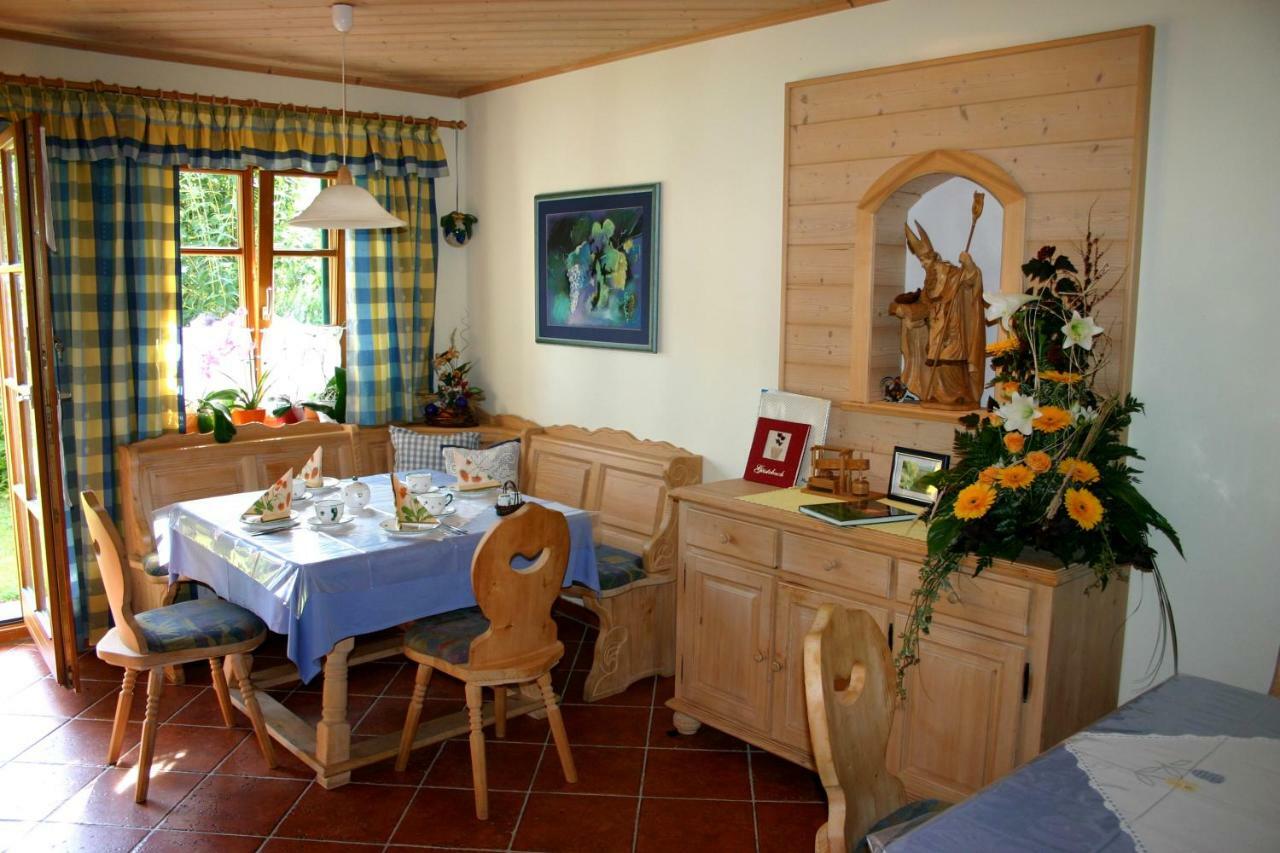 Weingut Stoff Bed & Breakfast Китцек им Заусал Екстериор снимка