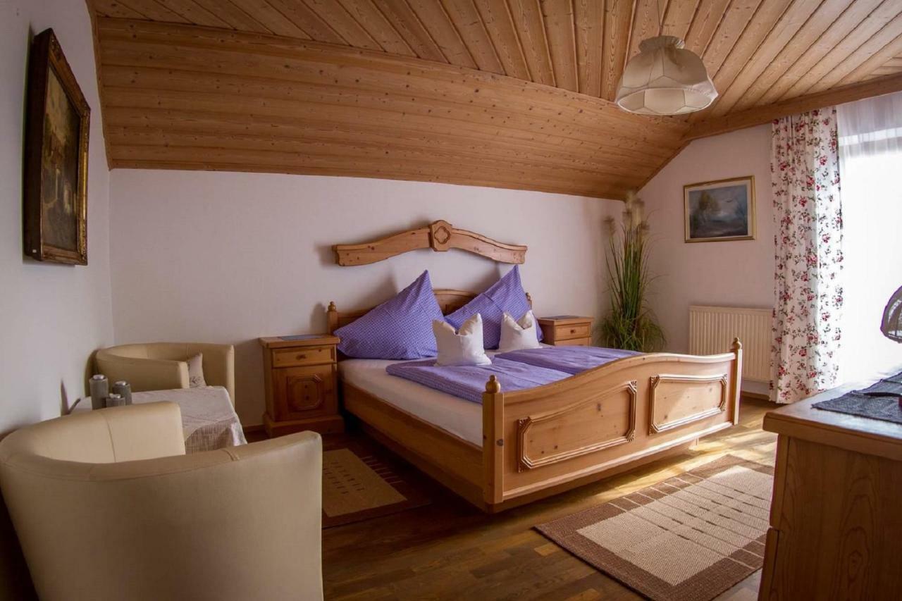 Weingut Stoff Bed & Breakfast Китцек им Заусал Екстериор снимка
