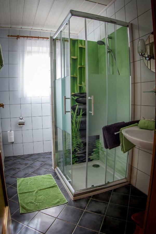 Weingut Stoff Bed & Breakfast Китцек им Заусал Екстериор снимка